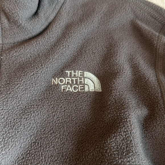 Boys North Face fleece half zip pull over - Picture 2 of 3